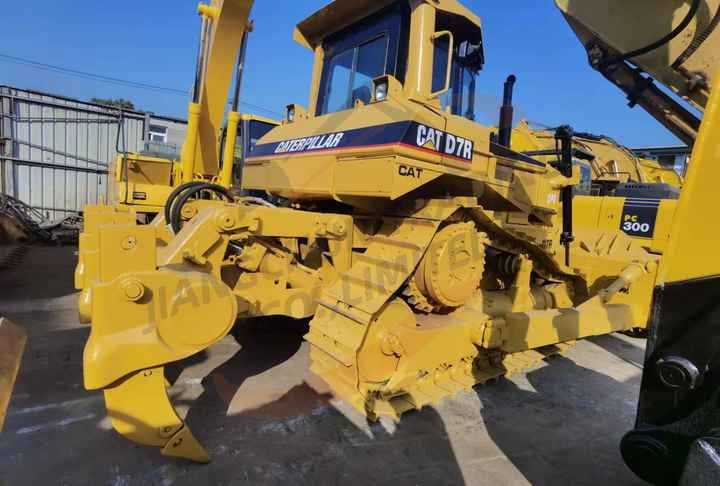 Japan Imported Caterpillar D7R Bulldozer Japan Original Cat D7G D7R D9n D8r Used Bulldozers - Бульдозер: фото 2 Japan Imported Caterpillar D7R Bulldozer Japan Original Cat D7G D7R D9n D8r Used Bulldozers - Бульдозер: фото 2