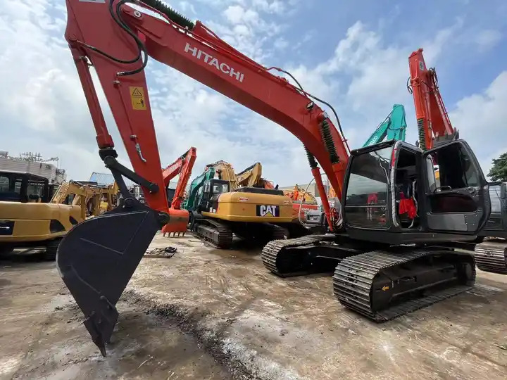 Low Working Hour Hitachi zx120 cheap used excavator Japan Made Hitachi zx200 20 ton Excavator in good condition on sale - Гусеничний екскаватор: фото 4 Low Working Hour Hitachi zx120 cheap used excavator Japan Made Hitachi zx200 20 ton Excavator in good condition on sale - Гусеничний екскаватор: фото 4