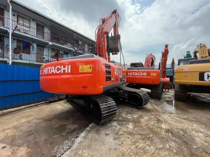 Low Working Hour Hitachi zx120 cheap used excavator Japan Made Hitachi zx200 20 ton Excavator in good condition on sale - Гусеничний екскаватор: фото 5 Low Working Hour Hitachi zx120 cheap used excavator Japan Made Hitachi zx200 20 ton Excavator in good condition on sale - Гусеничний екскаватор: фото 5