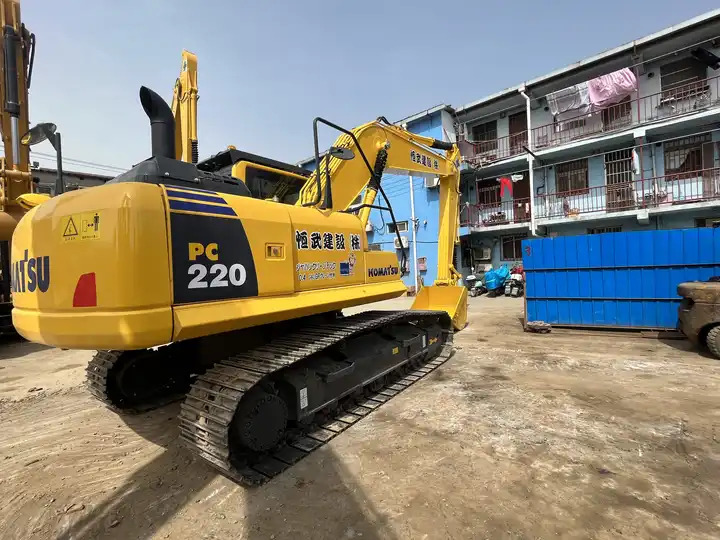 PC220-8 USED EXCAVATOR Good Condition Komatsu PC 200 Original Japan Cheap Used Excavators Used Original Japan Komatsu pc200-8 - Гусеничний екскаватор: фото 4 PC220-8 USED EXCAVATOR Good Condition Komatsu PC 200 Original Japan Cheap Used Excavators Used Original Japan Komatsu pc200-8 - Гусеничний екскаватор: фото 4