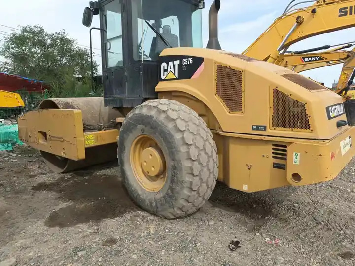 Used 18 ton Caterpillar Road Roller CAT CS76T Road Paving Machinery Soil Compactor made in USA - Дорожній каток: фото 2 Used 18 ton Caterpillar Road Roller CAT CS76T Road Paving Machinery Soil Compactor made in USA - Дорожній каток: фото 2