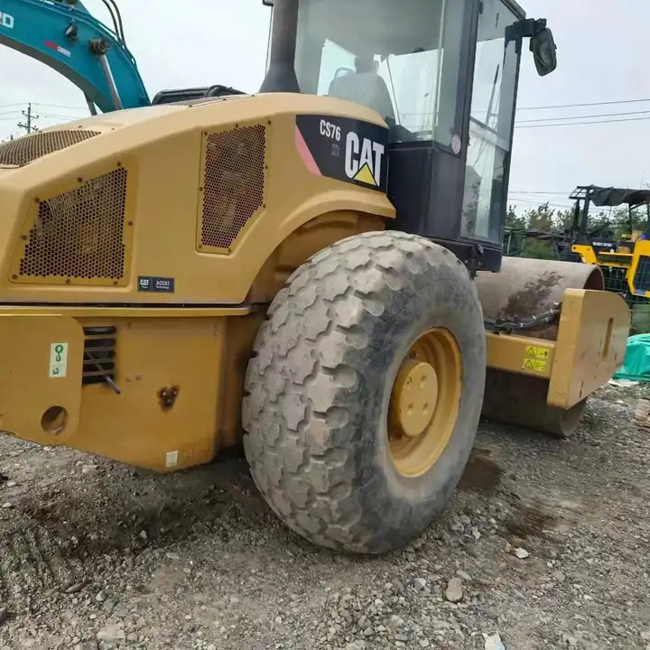 Used 18 ton Caterpillar Road Roller CAT CS76T Road Paving Machinery Soil Compactor made in USA - Дорожній каток: фото 1 Used 18 ton Caterpillar Road Roller CAT CS76T Road Paving Machinery Soil Compactor made in USA - Дорожній каток: фото 1