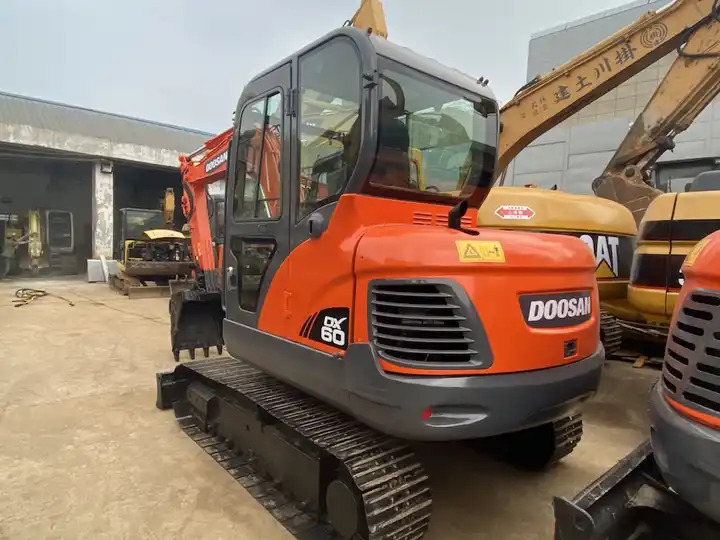 Used Doosan 6ton dx60 dx55 dx75 excavator made in Korea - Гусеничний екскаватор: фото 5 Used Doosan 6ton dx60 dx55 dx75 excavator made in Korea - Гусеничний екскаватор: фото 5
