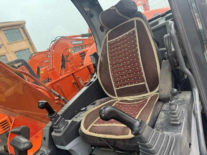 Used Excavator Doosan Dx75-9C Excavators Earth-moving Machinery Doosan Dx60 Dx80 Dx75-9c Dx225 Dh55 Dx60-9c for Sale - Гусеничний екскаватор: фото 2 Used Excavator Doosan Dx75-9C Excavators Earth-moving Machinery Doosan Dx60 Dx80 Dx75-9c Dx225 Dh55 Dx60-9c for Sale - Гусеничний екскаватор: фото 2
