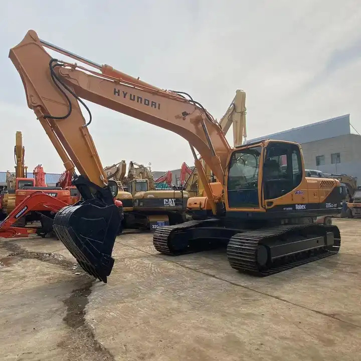Used Hyundai 225 excavator second hand Korea Hyundai excavator Excavadoras de segunda mano - Екскаватор: фото 1 Used Hyundai 225 excavator second hand Korea Hyundai excavator Excavadoras de segunda mano - Екскаватор: фото 1