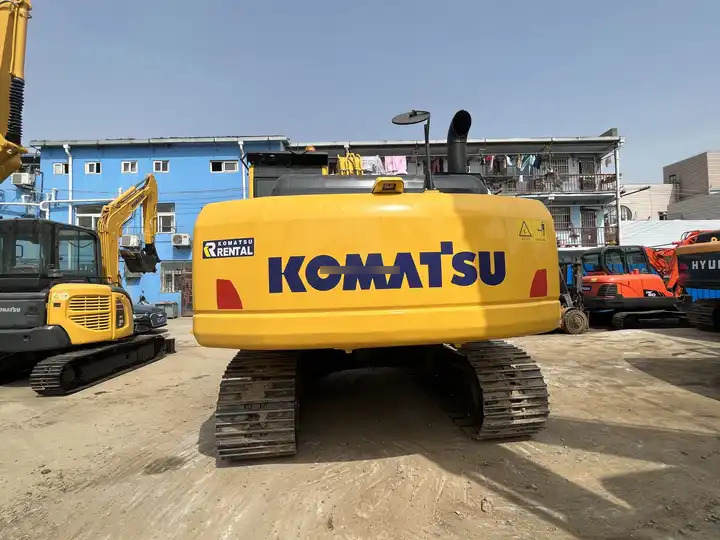 Used KOMATSU PC200-8 digger ,20ton komatsu pc200-8 excavator,komatsu pc200 original japan surplus in good condition - Гусеничний екскаватор: фото 4 Used KOMATSU PC200-8 digger ,20ton komatsu pc200-8 excavator,komatsu pc200 original japan surplus in good condition - Гусеничний екскаватор: фото 4