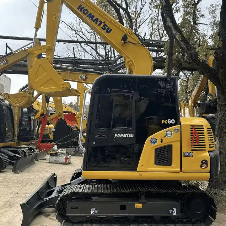 Used Komatsu PC 60-7 with Good Condition in Shanghai - Екскаватор: фото 1 Used Komatsu PC 60-7 with Good Condition in Shanghai - Екскаватор: фото 1
