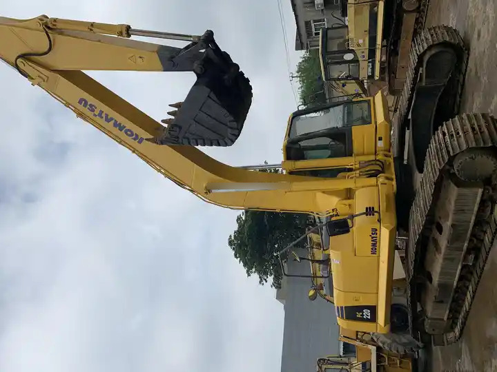 Used Komatus excavator Pc220-8 in good condition for sale - Гусеничний екскаватор: фото 3 Used Komatus excavator Pc220-8 in good condition for sale - Гусеничний екскаватор: фото 3