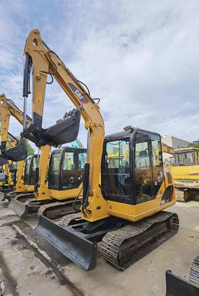 Used cat mini excavator 306D 302.5 6ton 2.5ton free shipping with mini excavator bucket - Гусеничний екскаватор: фото 5 Used cat mini excavator 306D 302.5 6ton 2.5ton free shipping with mini excavator bucket - Гусеничний екскаватор: фото 5