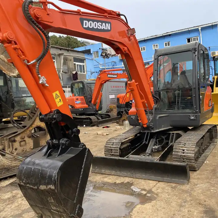 Used excavator Doosan DX60 with excellent working condition on sale Used Doosan DX60 excavator, Doosan DX60 mini excavators - Гусеничний екскаватор: фото 1 Used excavator Doosan DX60 with excellent working condition on sale Used Doosan DX60 excavator, Doosan DX60 mini excavators - Гусеничний екскаватор: фото 1