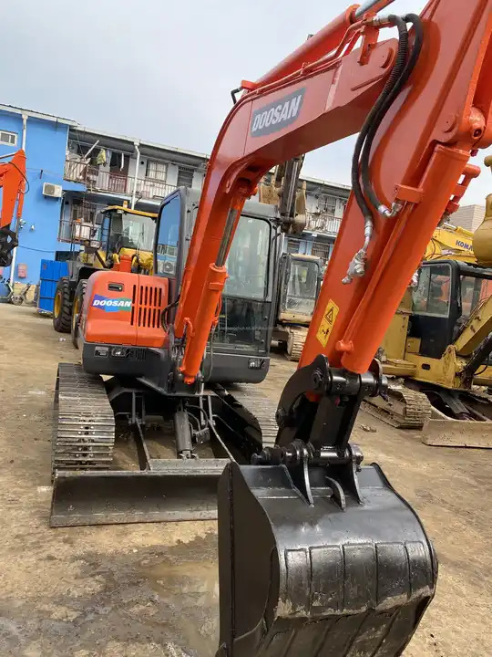 Used excavator Doosan DX60 with excellent working condition on sale Used Doosan DX60 excavator, Doosan DX60 mini excavators - Гусеничний екскаватор: фото 3 Used excavator Doosan DX60 with excellent working condition on sale Used Doosan DX60 excavator, Doosan DX60 mini excavators - Гусеничний екскаватор: фото 3