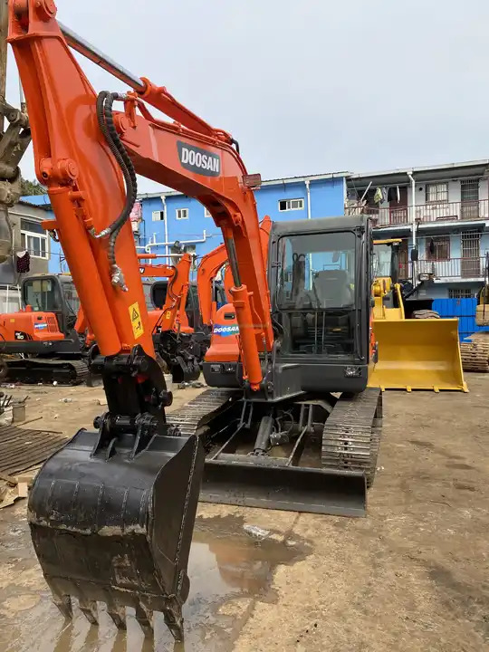Used excavator Doosan DX60 with excellent working condition on sale Used Doosan DX60 excavator, Doosan DX60 mini excavators - Гусеничний екскаватор: фото 5 Used excavator Doosan DX60 with excellent working condition on sale Used Doosan DX60 excavator, Doosan DX60 mini excavators - Гусеничний екскаватор: фото 5