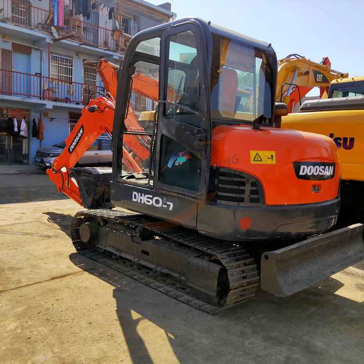 Used excavator doosan dx60 excavators earth-moving machinery doosan dx60 dx80 dx75 dx225 dh60 dh60-7for sale - Гусеничний екскаватор: фото 4 Used excavator doosan dx60 excavators earth-moving machinery doosan dx60 dx80 dx75 dx225 dh60 dh60-7for sale - Гусеничний екскаватор: фото 4