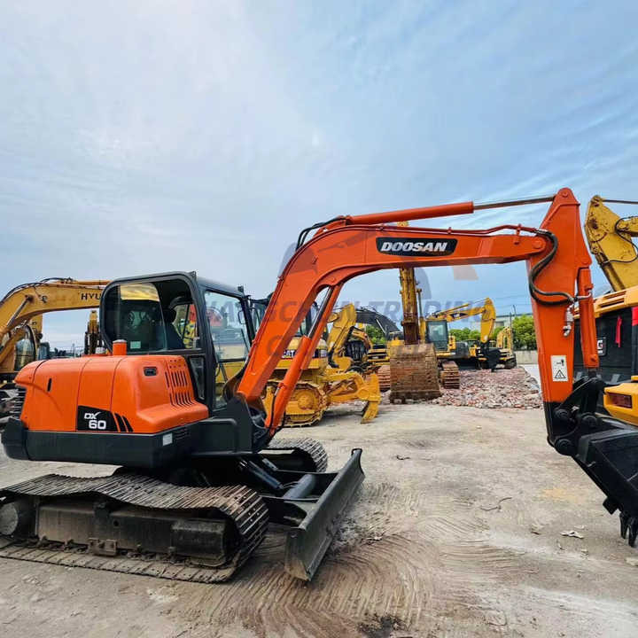 Used excavator doosan dx60 excavators earth-moving machinery doosan dx60 dx80 dx75 dx225 dh60 dh60-7for sale - Гусеничний екскаватор: фото 1 Used excavator doosan dx60 excavators earth-moving machinery doosan dx60 dx80 dx75 dx225 dh60 dh60-7for sale - Гусеничний екскаватор: фото 1