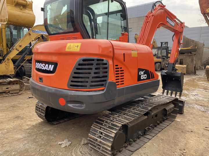 Used excavator doosan dx60 excavators earth-moving machinery doosan dx60 dx80 dx75 dx225 dh60 dh60-7for sale - Гусеничний екскаватор: фото 2 Used excavator doosan dx60 excavators earth-moving machinery doosan dx60 dx80 dx75 dx225 dh60 dh60-7for sale - Гусеничний екскаватор: фото 2