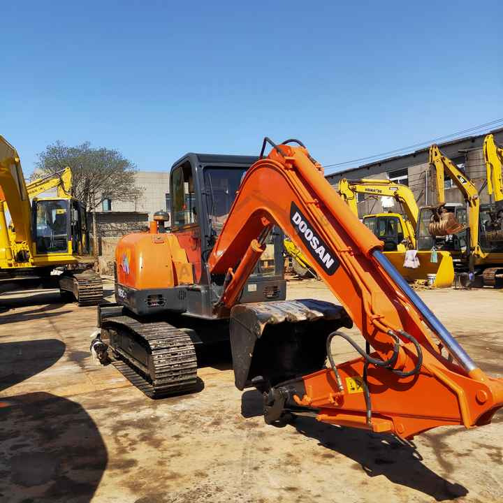 Used excavator doosan dx60 excavators earth-moving machinery doosan dx60 dx80 dx75 dx225 dh60 dh60-7for sale - Гусеничний екскаватор: фото 1 Used excavator doosan dx60 excavators earth-moving machinery doosan dx60 dx80 dx75 dx225 dh60 dh60-7for sale - Гусеничний екскаватор: фото 1