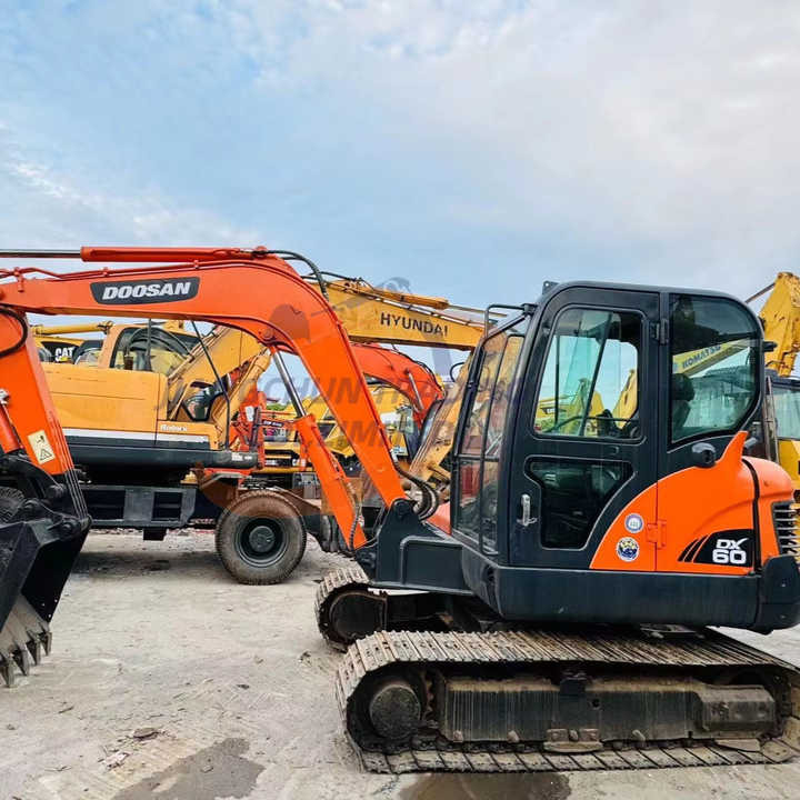 Used excavator doosan dx60 excavators earth-moving machinery doosan dx60 dx80 dx75 dx225 dh60 dh60-7for sale - Гусеничний екскаватор: фото 1 Used excavator doosan dx60 excavators earth-moving machinery doosan dx60 dx80 dx75 dx225 dh60 dh60-7for sale - Гусеничний екскаватор: фото 1