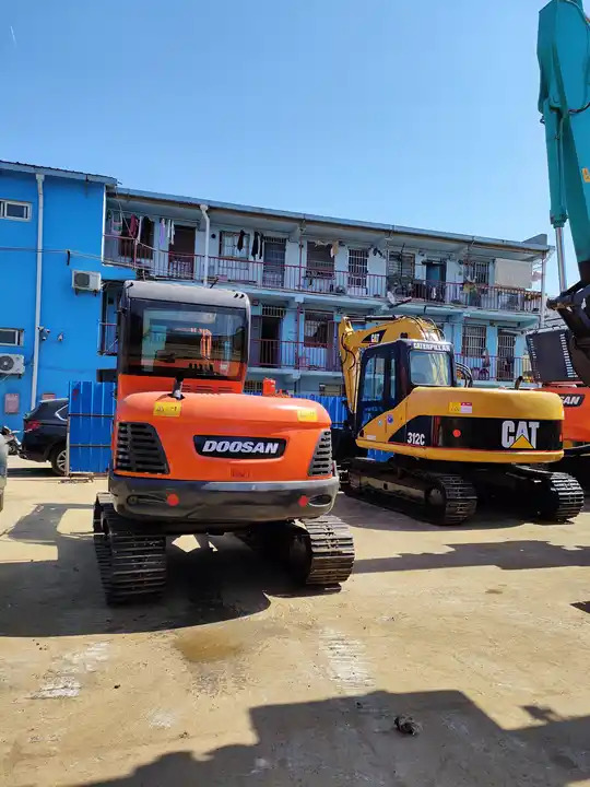 Used excavator doosan dx60 excavators earth-moving machinery doosan dx60 dx80 dx75 dx225 for sale - Гусеничний екскаватор: фото 2 Used excavator doosan dx60 excavators earth-moving machinery doosan dx60 dx80 dx75 dx225 for sale - Гусеничний екскаватор: фото 2