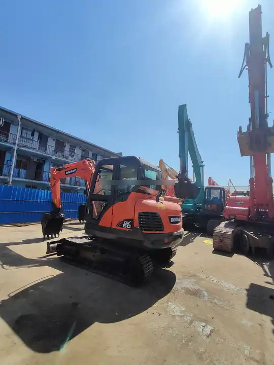 Used excavator doosan dx60 excavators earth-moving machinery doosan dx60 dx80 dx75 dx225 for sale - Гусеничний екскаватор: фото 5 Used excavator doosan dx60 excavators earth-moving machinery doosan dx60 dx80 dx75 dx225 for sale - Гусеничний екскаватор: фото 5