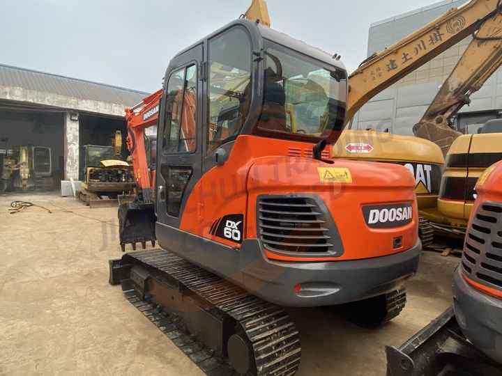 Used excavator doosan dx60 excavators machinery doosan dx60 dx80 dx75 dx225 dh60 dh60-7 - Гусеничний екскаватор: фото 4 Used excavator doosan dx60 excavators machinery doosan dx60 dx80 dx75 dx225 dh60 dh60-7 - Гусеничний екскаватор: фото 4