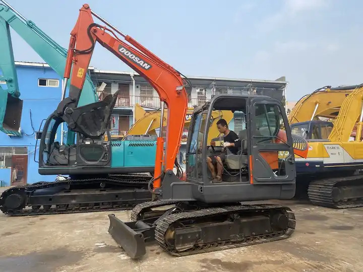 Dx60 dx55 ON SALE Doosan 6ton dx60 Used excavator in stock - Гусеничний екскаватор: фото 4 Dx60 dx55 ON SALE Doosan 6ton dx60 Used excavator in stock - Гусеничний екскаватор: фото 4