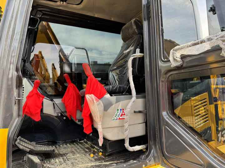 Nice porfmance Japanese Hot Selling Good Condition Used Excavator Komatsu PC130 Cheap Price PC210 PC220-8 pc120 pc130 - Гусеничний екскаватор: фото 4 Nice porfmance Japanese Hot Selling Good Condition Used Excavator Komatsu PC130 Cheap Price PC210 PC220-8 pc120 pc130 - Гусеничний екскаватор: фото 4