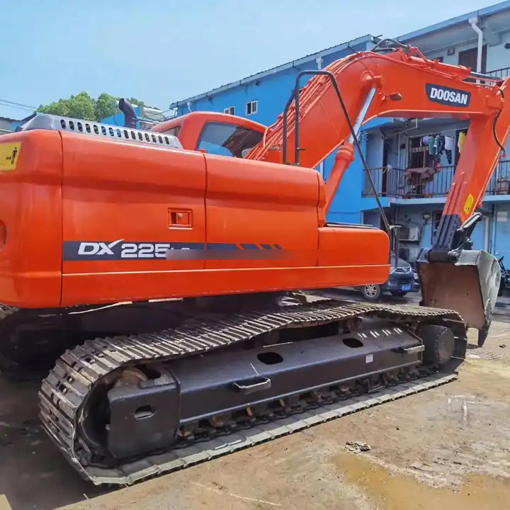 Second hand excavator used machinery equipment Doosan dx225 used excavators in stock for sale - Гусеничний екскаватор: фото 1 Second hand excavator used machinery equipment Doosan dx225 used excavators in stock for sale - Гусеничний екскаватор: фото 1