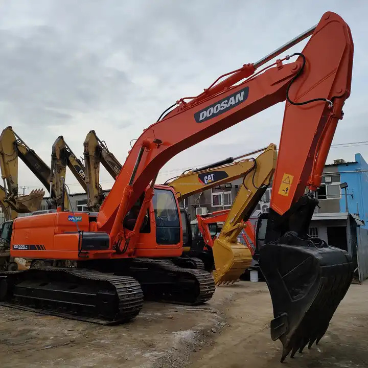 Used excavators in stock for sale second hand excavator used machinery equipment Doosan dx225 - Гусеничний екскаватор: фото 1 Used excavators in stock for sale second hand excavator used machinery equipment Doosan dx225 - Гусеничний екскаватор: фото 1