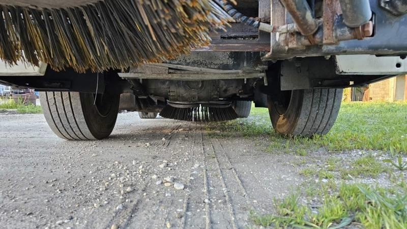 Mfh 5500 sweeper - with air conditionier  - Підмітально-прибиральна машина: фото 4 Mfh 5500 sweeper - with air conditionier  - Підмітально-прибиральна машина: фото 4