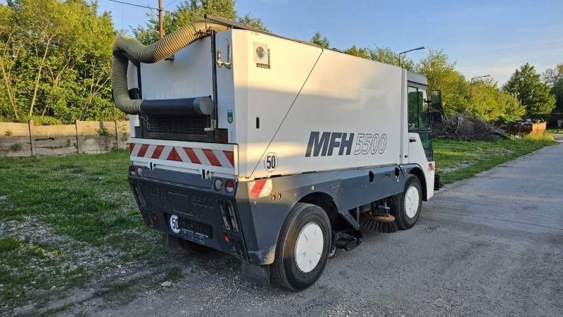 Mfh 5500 sweeper - with air conditionier  - Підмітально-прибиральна машина: фото 3 Mfh 5500 sweeper - with air conditionier  - Підмітально-прибиральна машина: фото 3