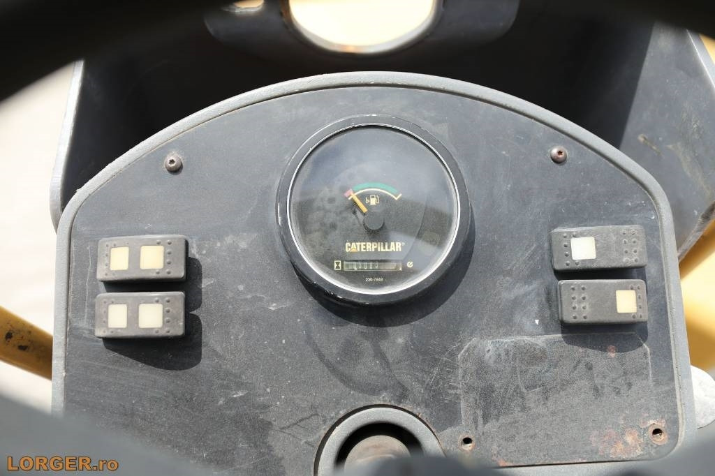 Дорожній каток CAT CB 224 E: фото 10 Дорожній каток CAT CB 224 E: фото 10