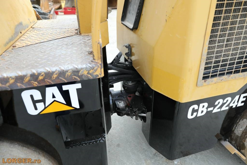 Дорожній каток CAT CB 224 E: фото 12 Дорожній каток CAT CB 224 E: фото 12