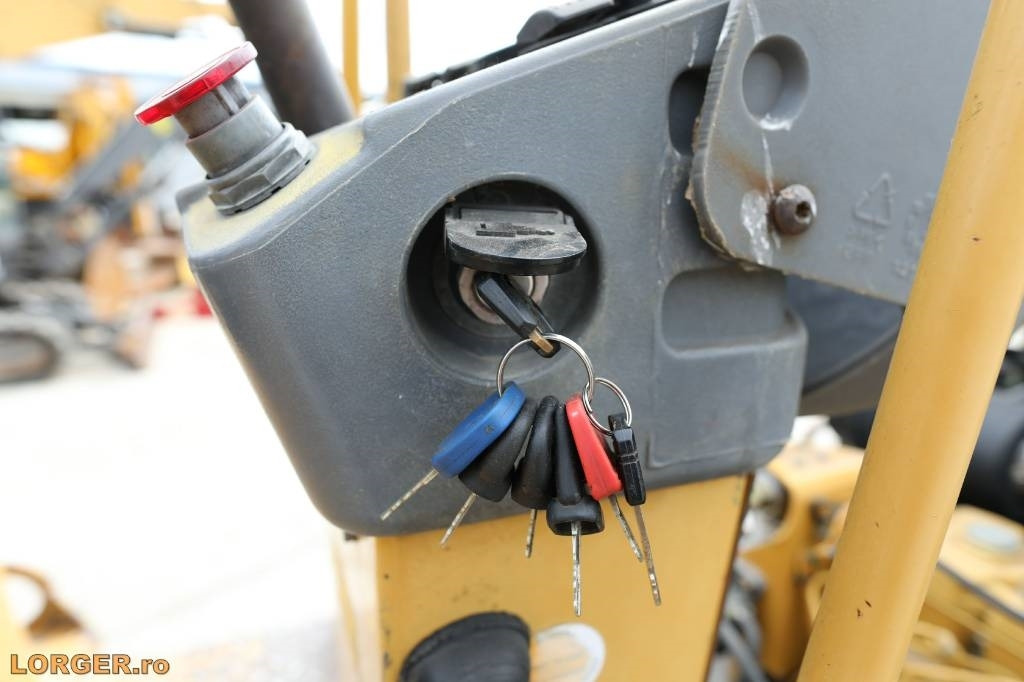 Дорожній каток CAT CB 224 E: фото 13 Дорожній каток CAT CB 224 E: фото 13