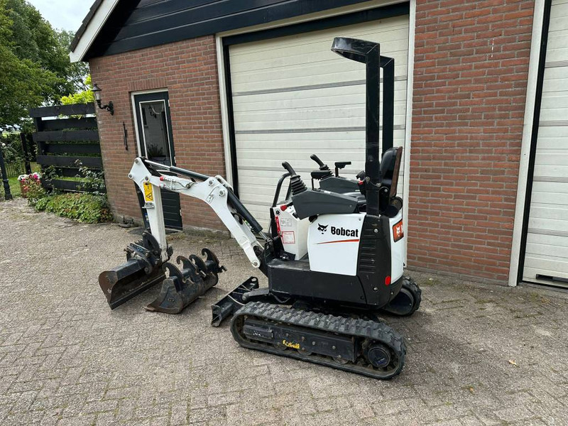 Bobcat E 10z - Міні-екскаватор: фото 3 Bobcat E 10z - Міні-екскаватор: фото 3