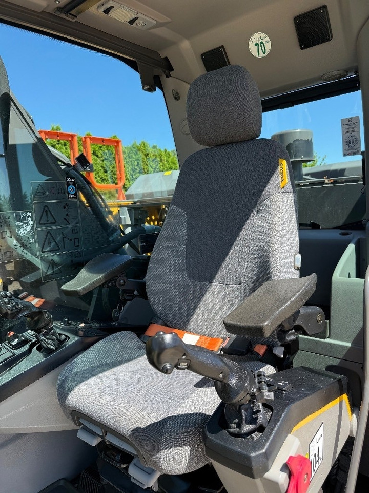 Гусеничний екскаватор Volvo EC 300 EL: фото 34