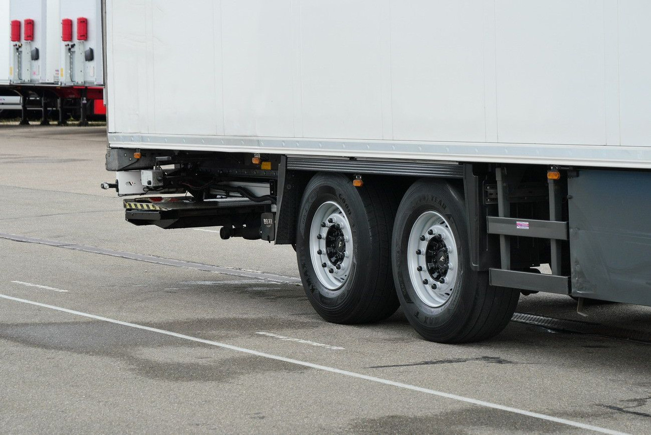 Schmitz Cargobull SKO 18 /BI TEMP / LBW BÄR / FP45 /VECTOR 1950 MT - Закритий кузов напівпричіп: фото 5 Schmitz Cargobull SKO 18 /BI TEMP / LBW BÄR / FP45 /VECTOR 1950 MT - Закритий кузов напівпричіп: фото 5