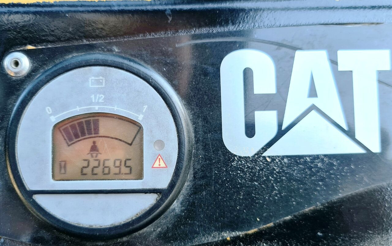 Caterpillar 15 - Навантажувач вилковий: фото 3 Caterpillar 15 - Навантажувач вилковий: фото 3