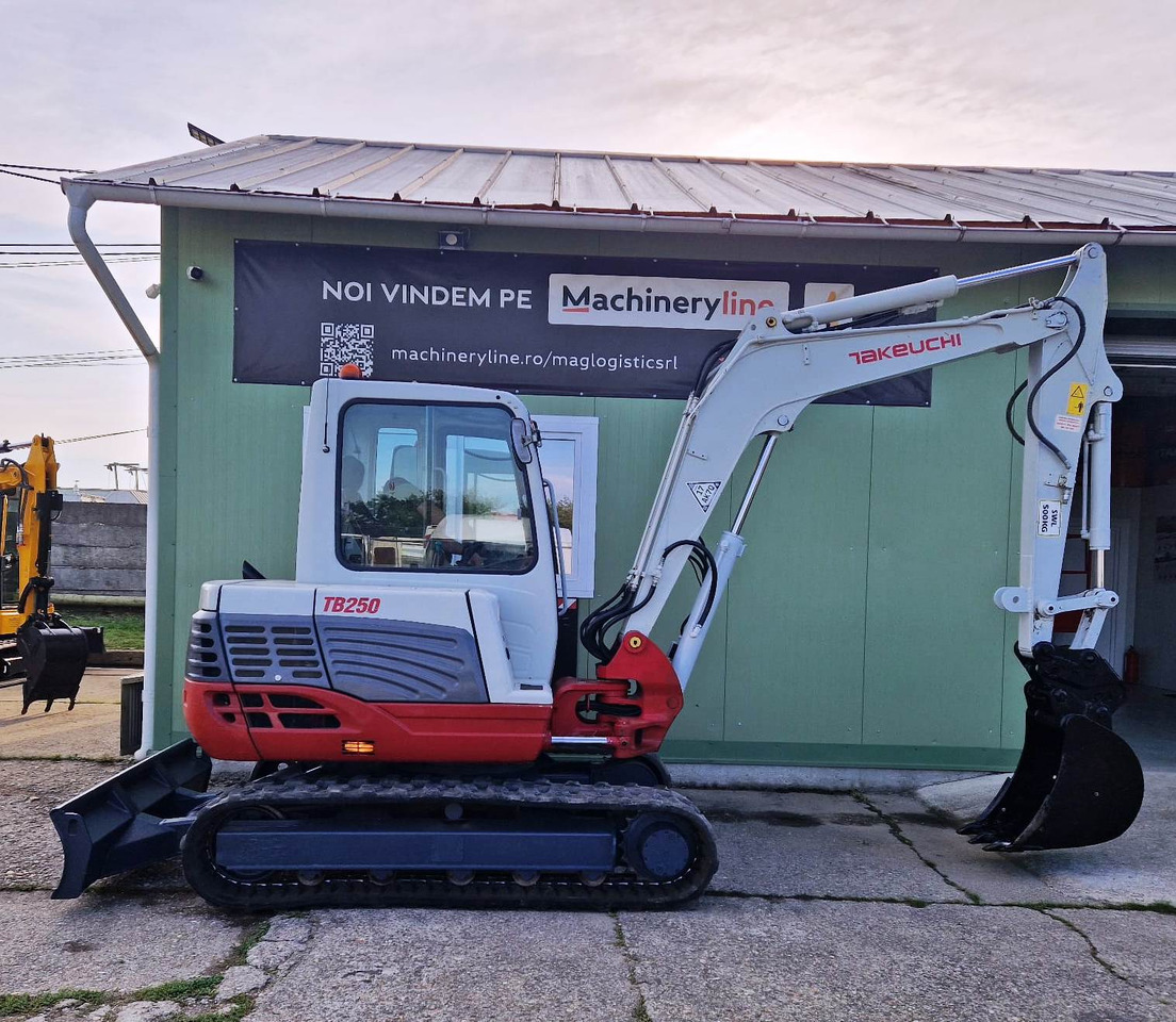TAKEUCHI TB250 - Міні-екскаватор: фото 4 TAKEUCHI TB250 - Міні-екскаватор: фото 4
