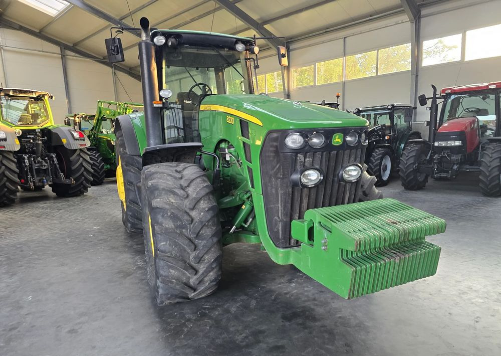 John Deere 8230 - Трактор: фото 2 John Deere 8230 - Трактор: фото 2