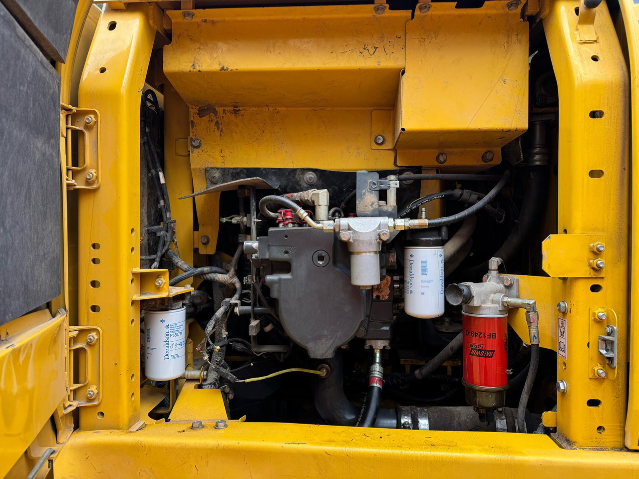 KOMATSU PC210LC-11 - Гусеничний екскаватор: фото 3 KOMATSU PC210LC-11 - Гусеничний екскаватор: фото 3