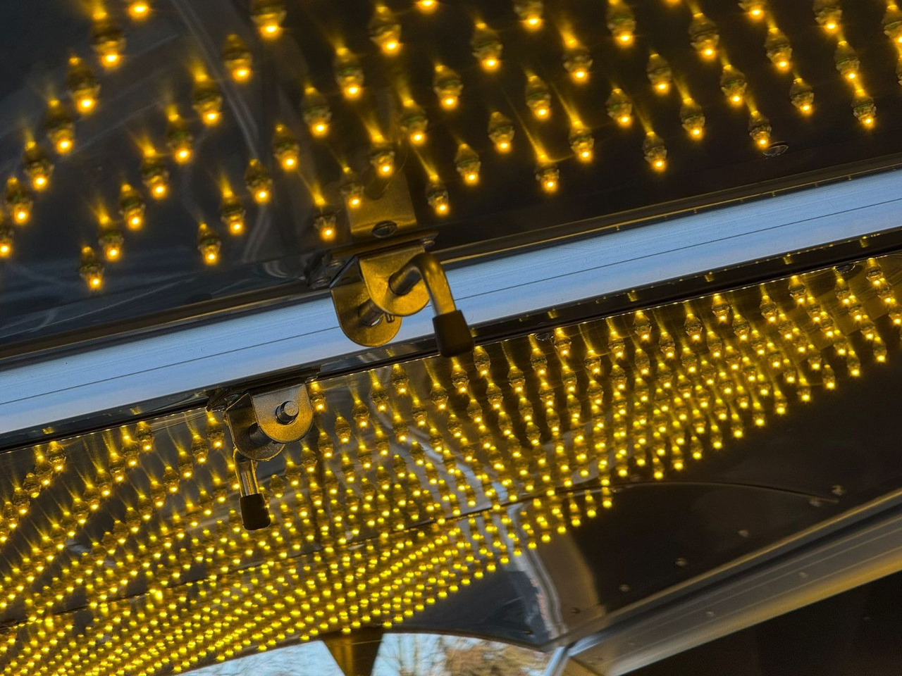 Esselmann Delistar Foodtruck 6000 ähn. Airstream - Торговий причіп: фото 5 Esselmann Delistar Foodtruck 6000 ähn. Airstream - Торговий причіп: фото 5