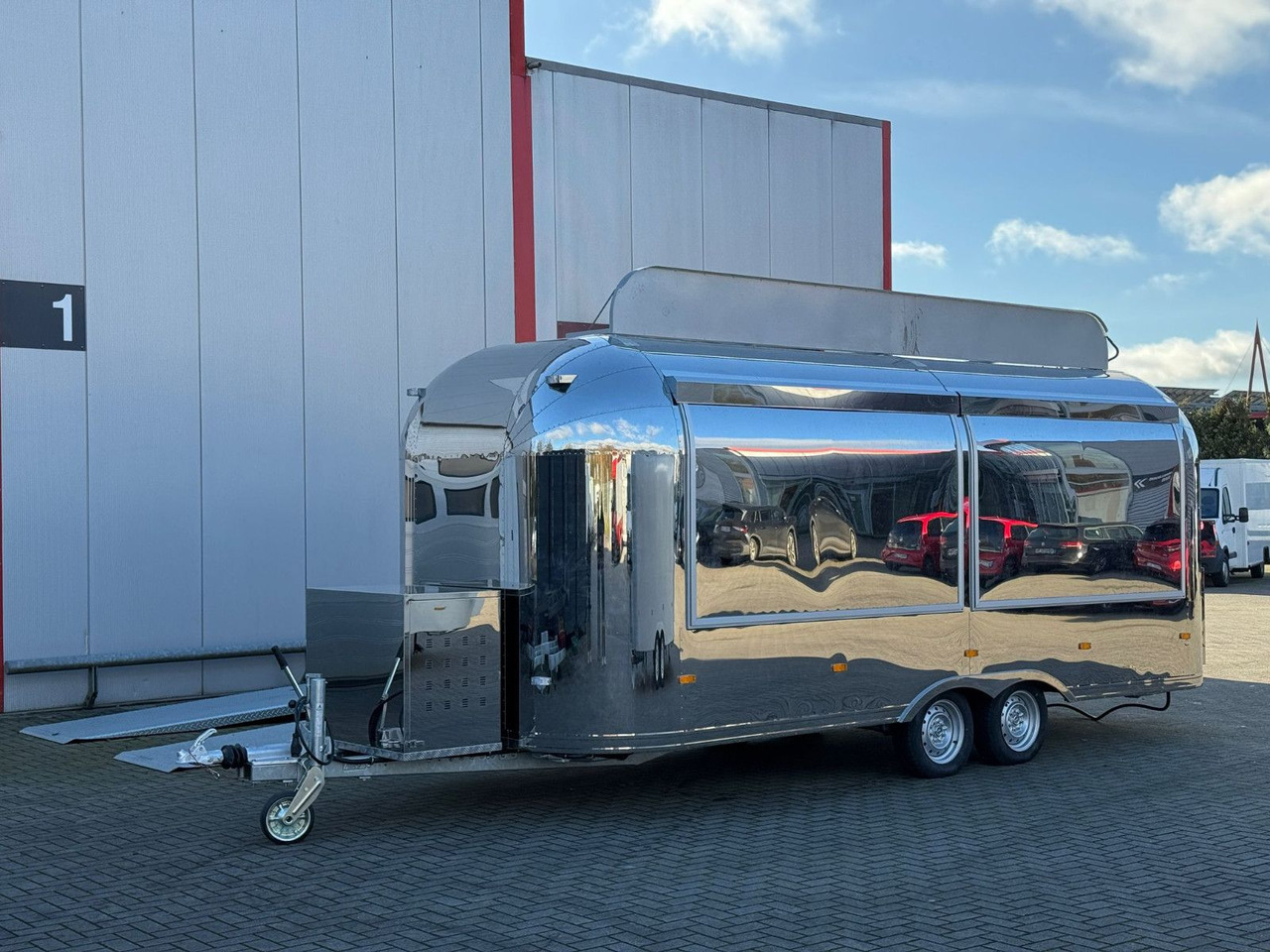 Esselmann Delistar Foodtruck 6000 ähn. Airstream - Торговий причіп: фото 4 Esselmann Delistar Foodtruck 6000 ähn. Airstream - Торговий причіп: фото 4