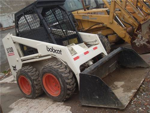 Bobcat S 130 - Міні-навантажувач: фото 1 Bobcat S 130 - Міні-навантажувач: фото 1