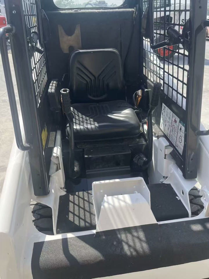 Bobcat S70 - Міні-навантажувач: фото 2 Bobcat S70 - Міні-навантажувач: фото 2