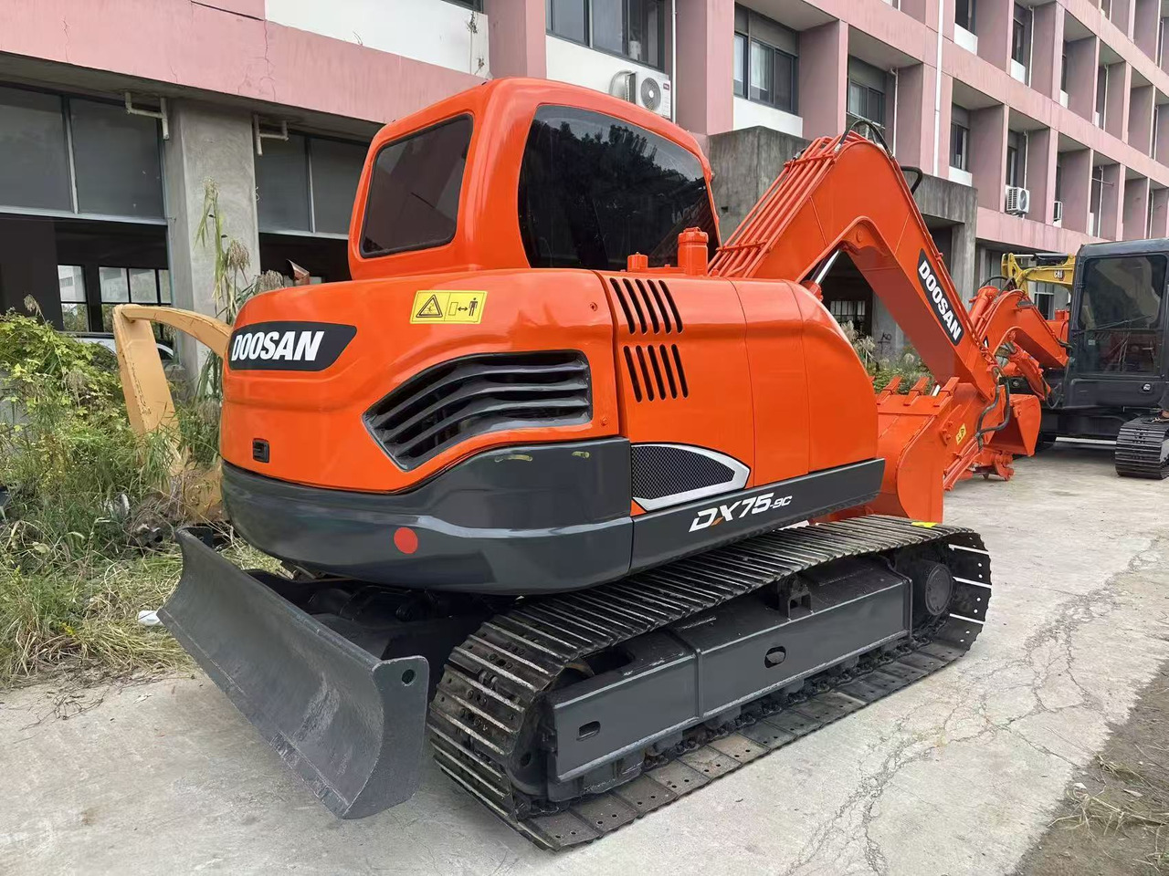 Doosan DX75 - Гусеничний екскаватор: фото 1 Doosan DX75 - Гусеничний екскаватор: фото 1