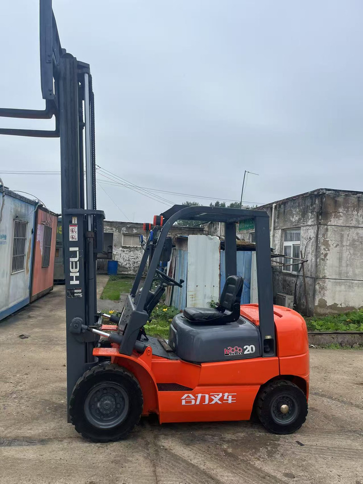 Heli - Ножичний підйомник: фото 1 Heli - Ножичний підйомник: фото 1