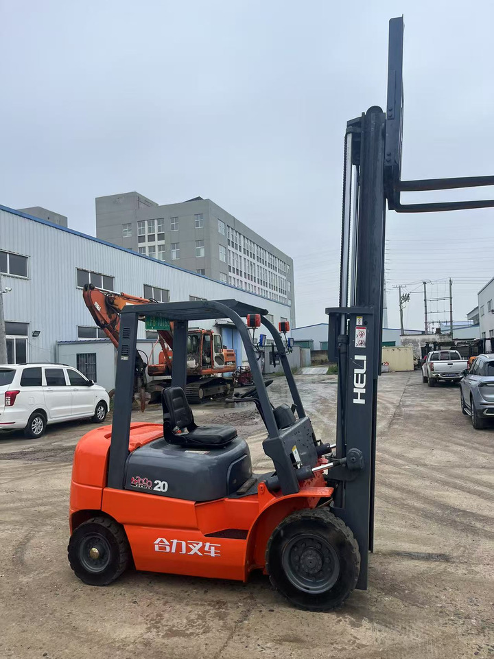 Heli - Ножичний підйомник: фото 3 Heli - Ножичний підйомник: фото 3