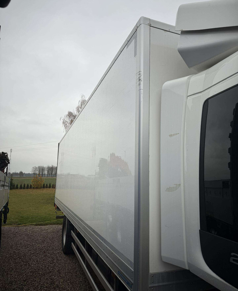 Volvo Kėbulas - Вантажівка з закритим кузовом: фото 5 Volvo Kėbulas - Вантажівка з закритим кузовом: фото 5