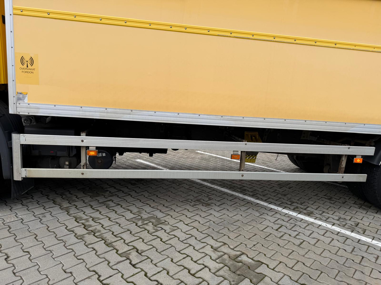 SCANIA P230 - Вантажівка з закритим кузовом: фото 4 SCANIA P230 - Вантажівка з закритим кузовом: фото 4