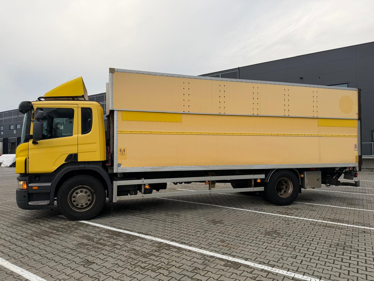 SCANIA P230 - Вантажівка з закритим кузовом: фото 3 SCANIA P230 - Вантажівка з закритим кузовом: фото 3